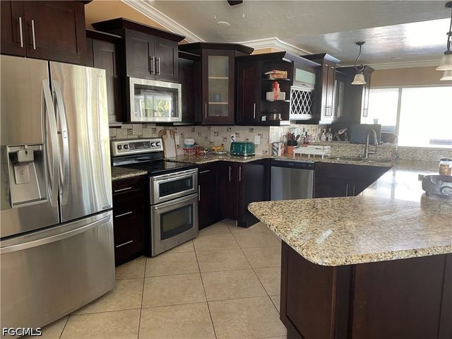 531 SW 39th TER, Cape Coral, FL 33914