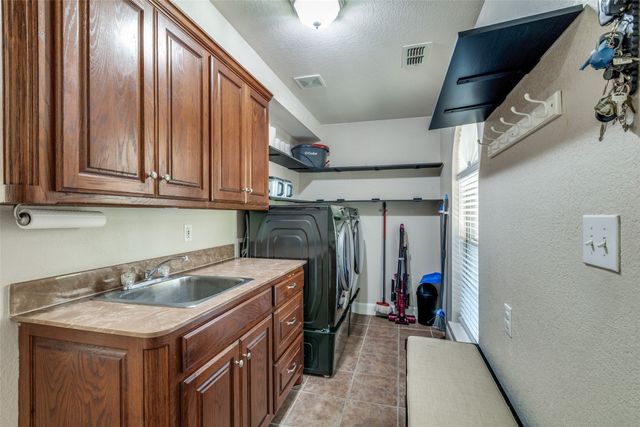 101 Creekpath Drive, Azle, TX 76020