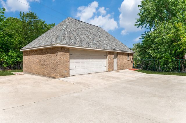 101 Creekpath Drive, Azle, TX 76020