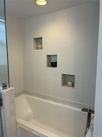 1552 Barcelona Way 6-19, Weston, FL 33327