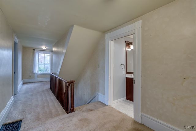 25 Garden Road, Philadelphia, NY 13673