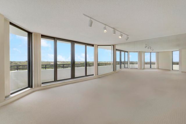 3322 Casseekey Island Road 604, Jupiter, FL 33477