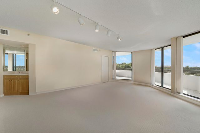 3322 Casseekey Island Road 604, Jupiter, FL 33477