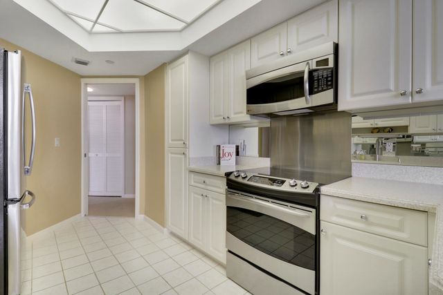 3322 Casseekey Island Road 604, Jupiter, FL 33477