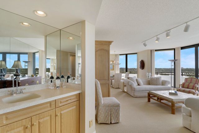 3322 Casseekey Island Road 604, Jupiter, FL 33477