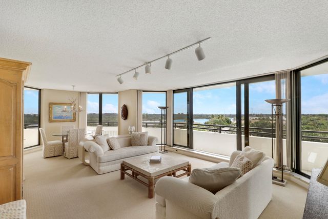 3322 Casseekey Island Road 604, Jupiter, FL 33477