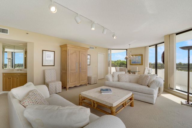 3322 Casseekey Island Road 604, Jupiter, FL 33477