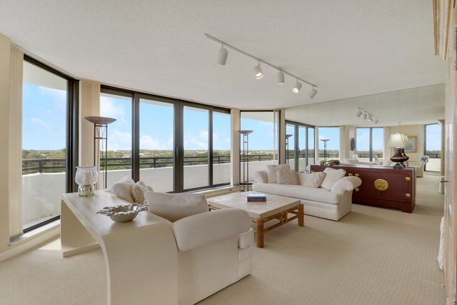 3322 Casseekey Island Road 604, Jupiter, FL 33477