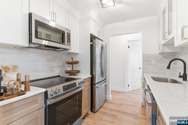610 Anderson Avenue 2E, Cliffside Park, NJ 07010