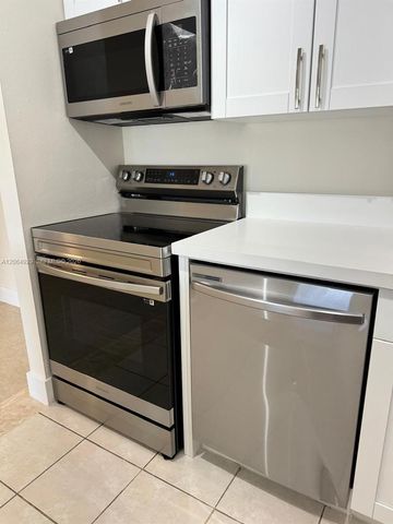 15600 SW 80th St L-209, Miami, FL 33193