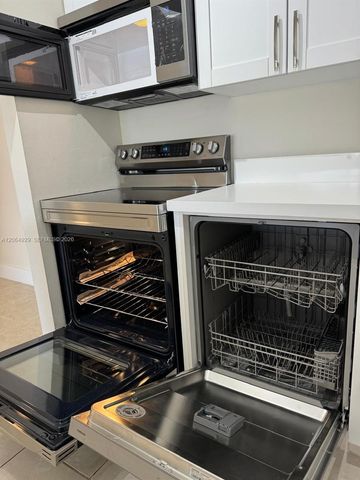 15600 SW 80th St L-209, Miami, FL 33193