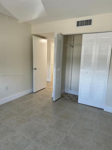 15600 SW 80th St L-209, Miami, FL 33193