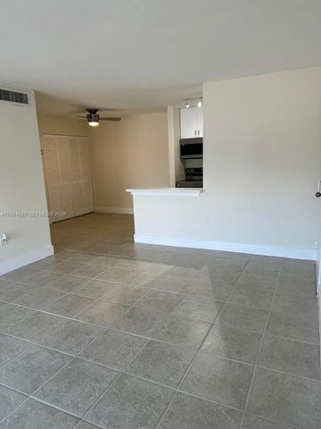 15600 SW 80th St L-209, Miami, FL 33193