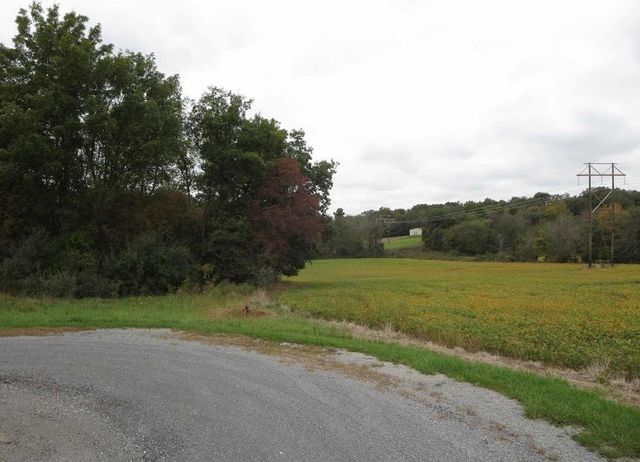 1924 Castle Oaks Road, Pittsburg, IL 62974