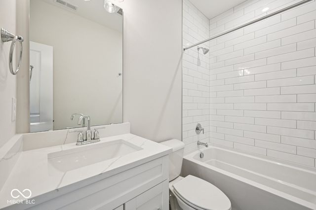 21015 Thornborough Drive, Westfield, IN 46074