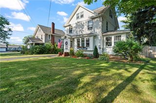 12 Cottage St, Ogden, NY 14559