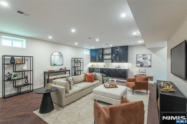 90 Grant Avenue, Nutley, NJ 07110