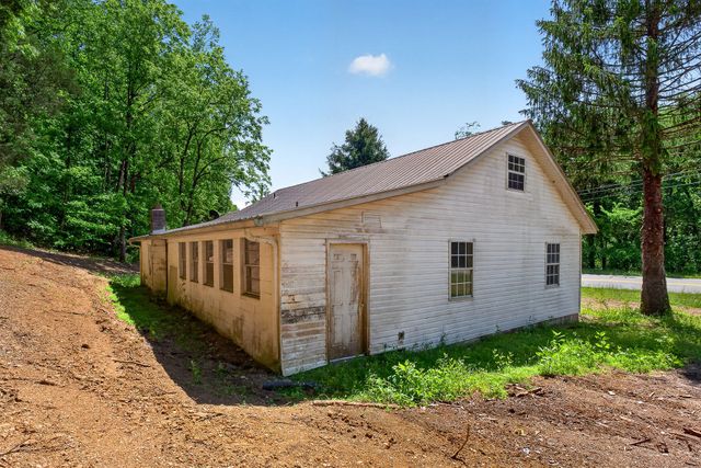 2176 Jennings Creek Hwy, Whitleyville, TN 38588