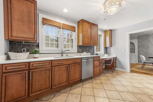 722 E Carlisle AVENUE, Whitefish Bay, WI 53217