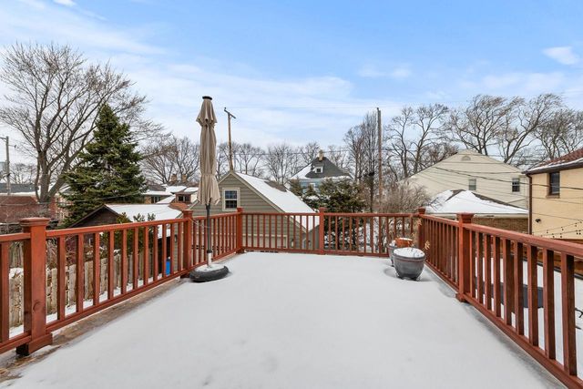 722 E Carlisle AVENUE, Whitefish Bay, WI 53217