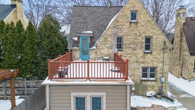 722 E Carlisle AVENUE, Whitefish Bay, WI 53217