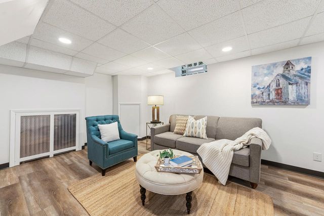 722 E Carlisle AVENUE, Whitefish Bay, WI 53217