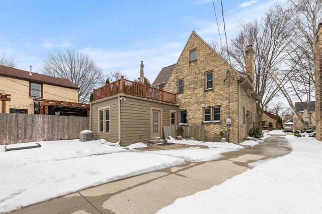 722 E Carlisle AVENUE, Whitefish Bay, WI 53217