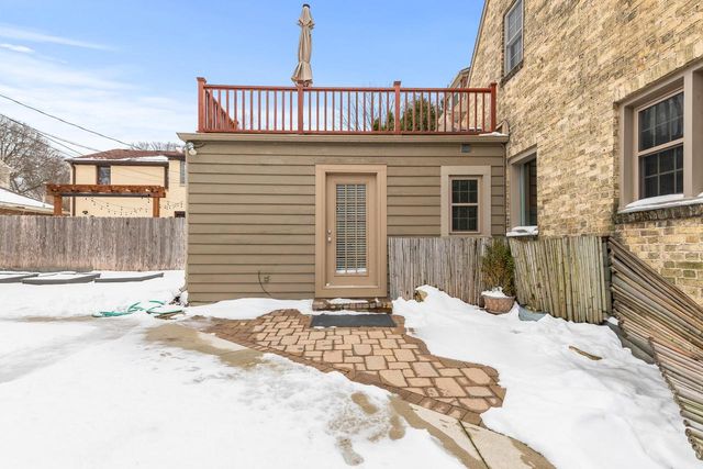 722 E Carlisle AVENUE, Whitefish Bay, WI 53217