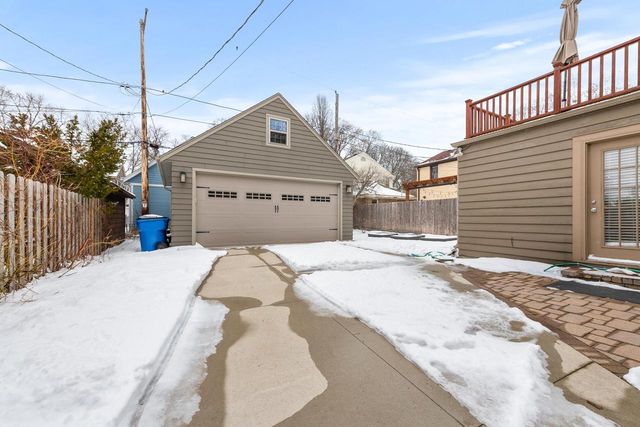 722 E Carlisle AVENUE, Whitefish Bay, WI 53217