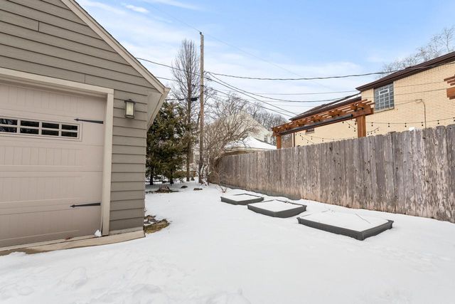 722 E Carlisle AVENUE, Whitefish Bay, WI 53217