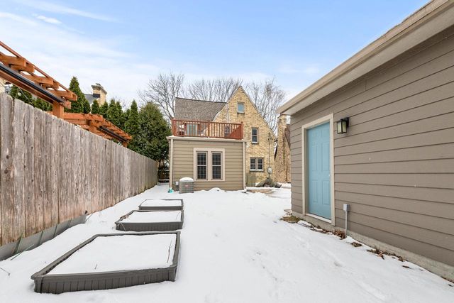 722 E Carlisle AVENUE, Whitefish Bay, WI 53217