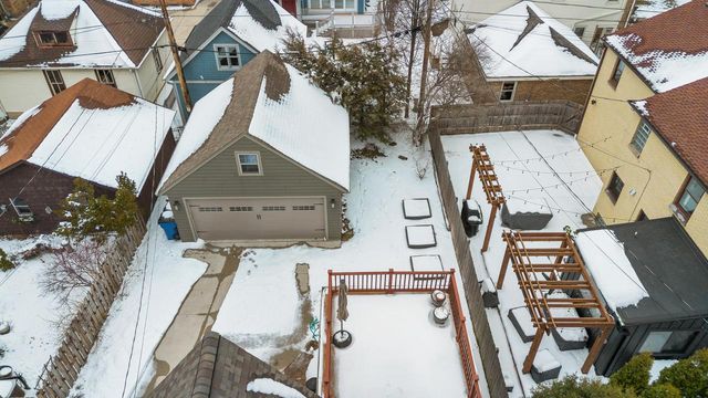 722 E Carlisle AVENUE, Whitefish Bay, WI 53217