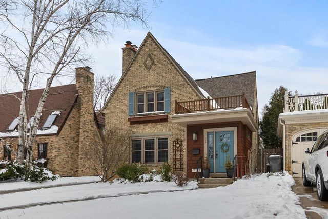 722 E Carlisle AVENUE, Whitefish Bay, WI 53217