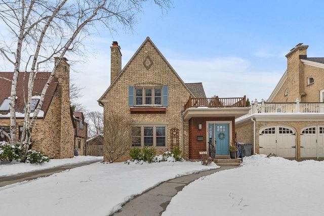 722 E Carlisle AVENUE, Whitefish Bay, WI 53217