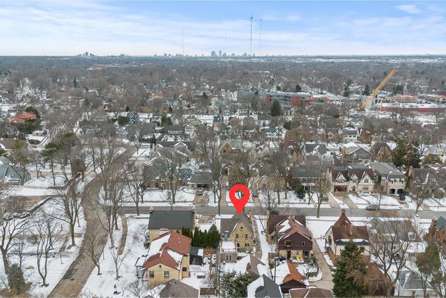722 E Carlisle AVENUE, Whitefish Bay, WI 53217
