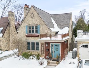 722 E Carlisle AVENUE, Whitefish Bay, WI 53217