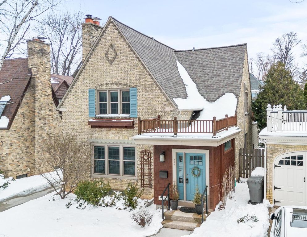 722 E Carlisle AVENUE, Whitefish Bay, WI 53217
