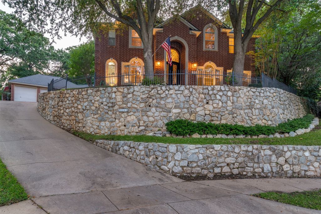 3145 Joyce Court, Grapevine, TX 76051 — photo 2