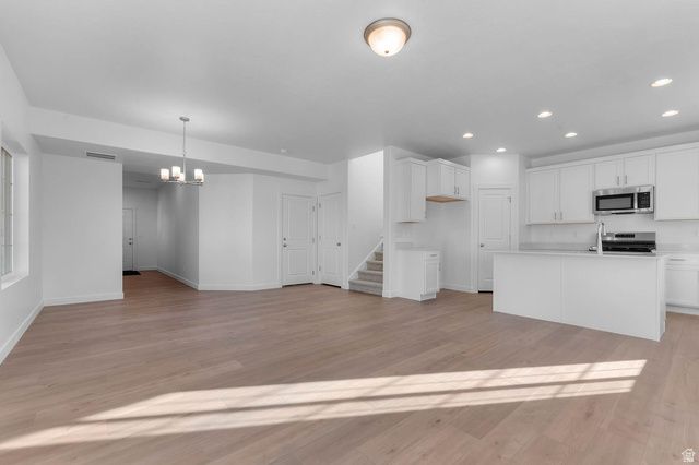 997 N AMBERLY DR, North Salt Lake, UT 84054