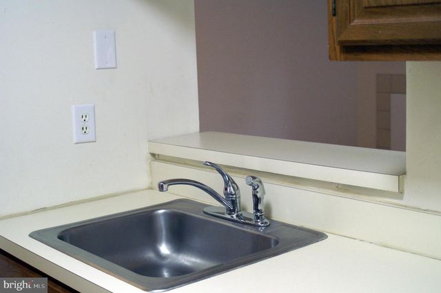 422 E RAVENS CREST DR, Plainsboro, NJ 08536