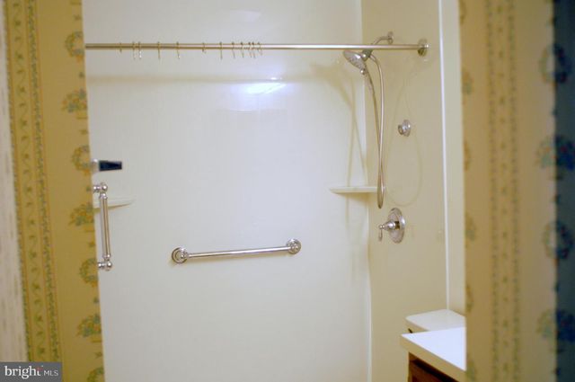 422 E RAVENS CREST DR, Plainsboro, NJ 08536