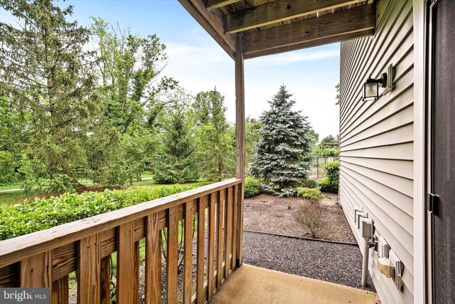 422 E RAVENS CREST DR, Plainsboro, NJ 08536