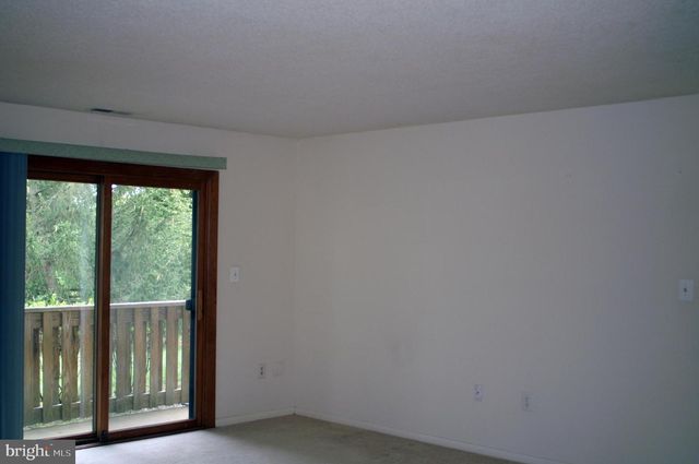 422 E RAVENS CREST DR, Plainsboro, NJ 08536