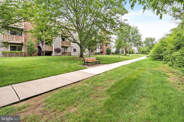 422 E RAVENS CREST DR, Plainsboro, NJ 08536