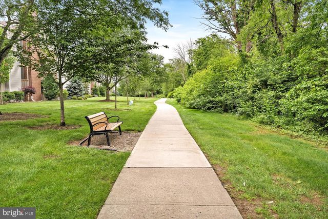 422 E RAVENS CREST DR, Plainsboro, NJ 08536