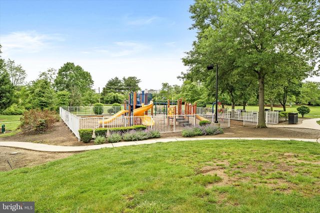 422 E RAVENS CREST DR, Plainsboro, NJ 08536