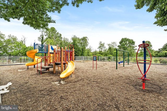 422 E RAVENS CREST DR, Plainsboro, NJ 08536