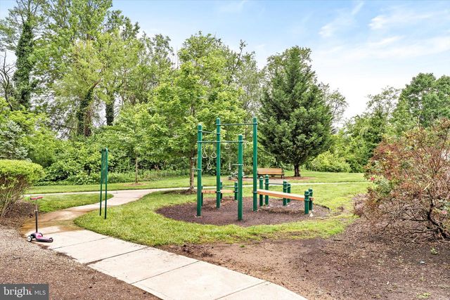 422 E RAVENS CREST DR, Plainsboro, NJ 08536