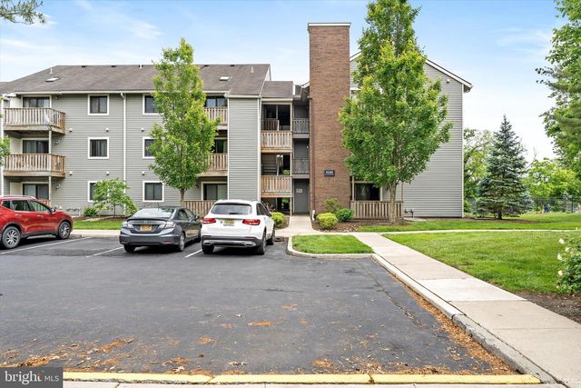 422 E RAVENS CREST DR, Plainsboro, NJ 08536