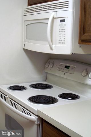 422 E RAVENS CREST DR, Plainsboro, NJ 08536